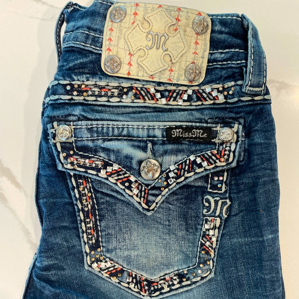 Miss Me Distressed Jeans - Size 26